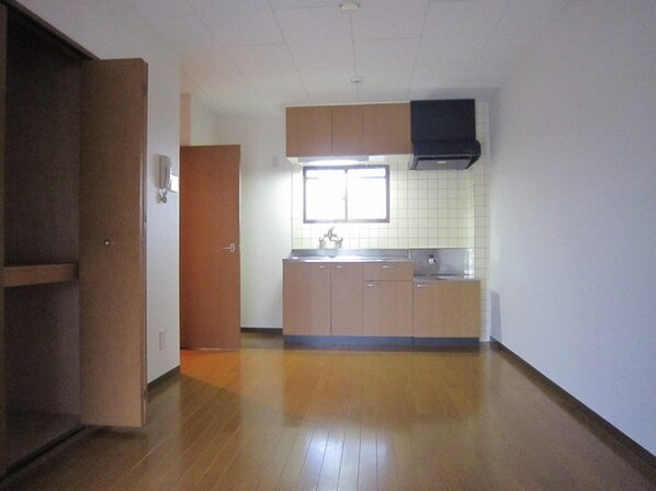 マンションシェルの物件内観写真